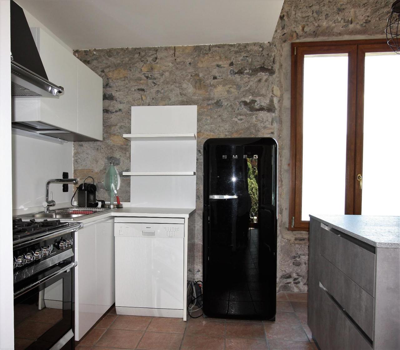 House On The Lake Shore Of Laglio Luaran gambar